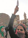 بسبب الخلاف السياسي حول الرئيس المصري مدرسة تطلب الطلاق من زوجها